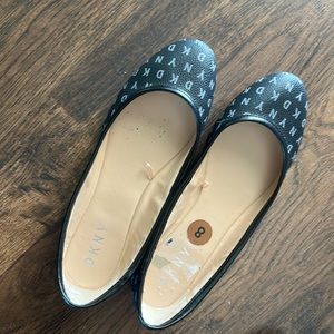 DKNY black flats 8